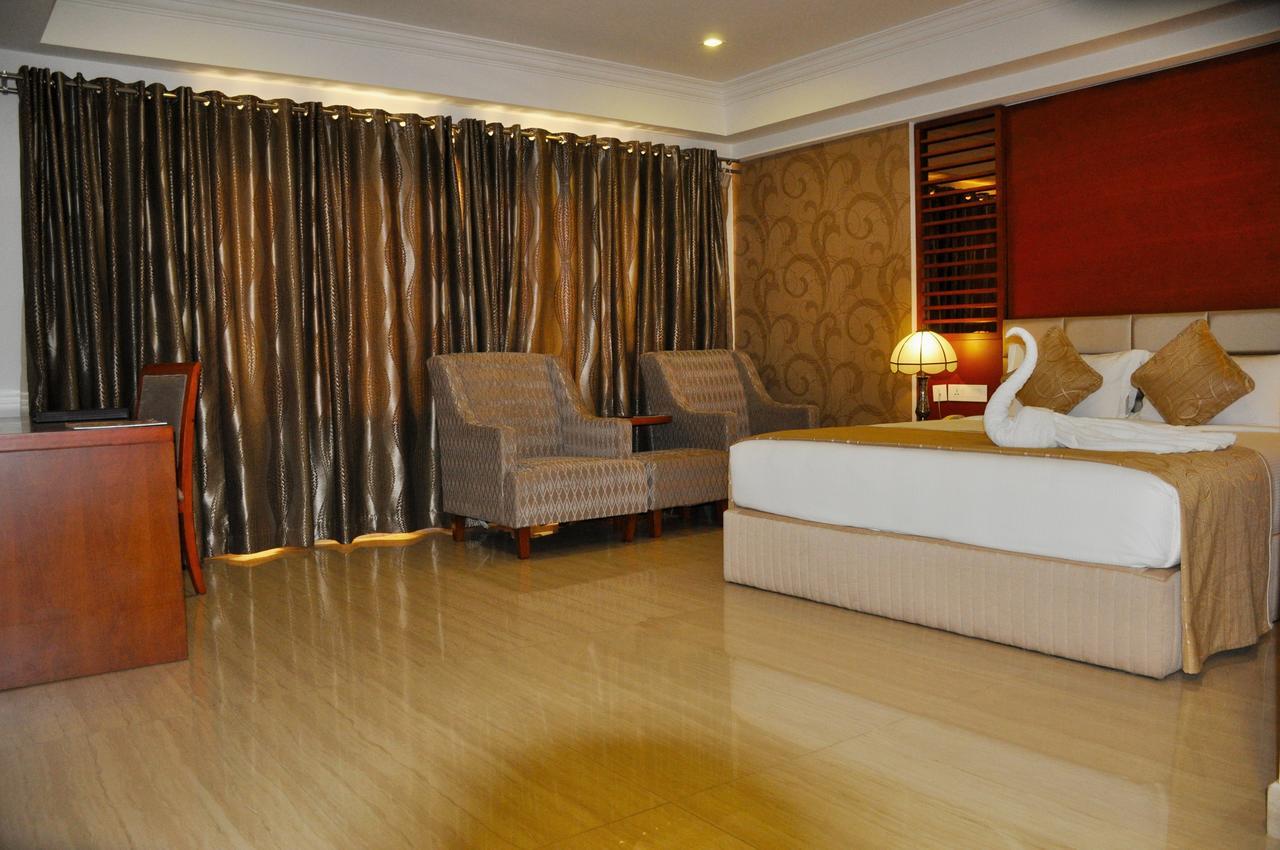 Lake Palace Trivandrum Vettutura Exterior photo
