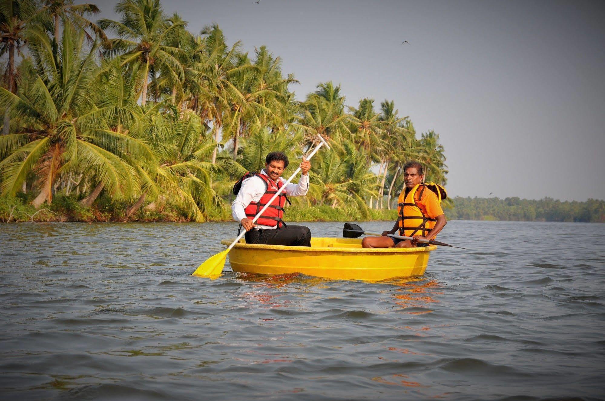 Lake Palace Trivandrum Vettutura Exterior photo